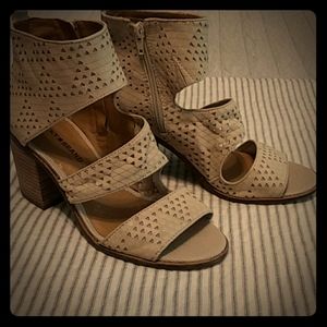 Lucky Brand Tan Geometric Cutout Sandals